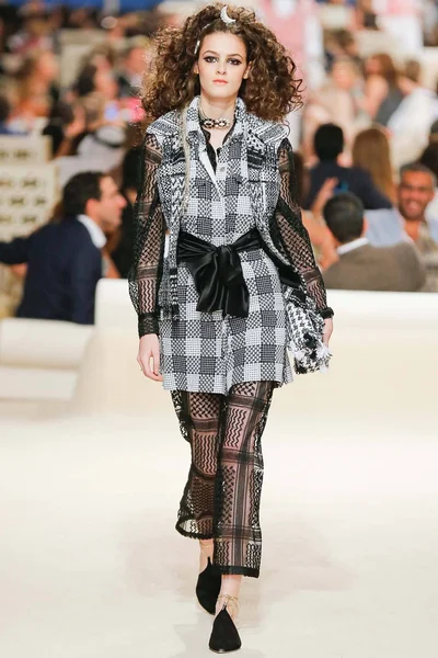 Look 3